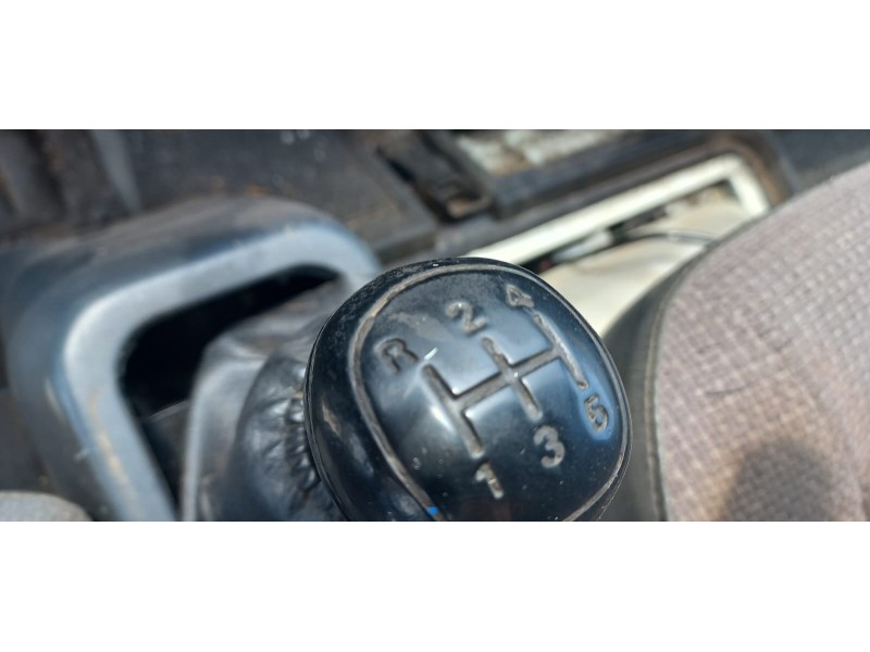 nissan trade 100 del año 1999