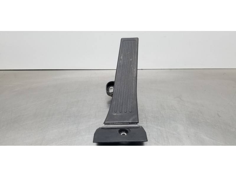 Recambio de pedal acelerador para hyundai tucson klass referencia OEM IAM 32700N7100  