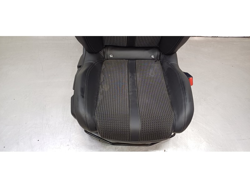 Recambio de juego asientos completo para peugeot 2008 (p1) allure referencia OEM IAM 9823919080 9823917680 