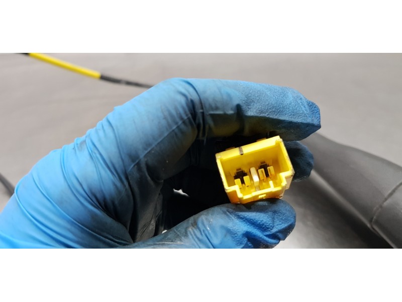 Recambio de pretensor airbag derecho para opel antara enjoy 4x4 referencia OEM IAM 95382643  