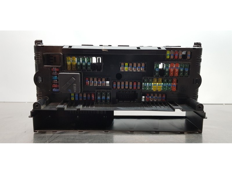 Recambio de caja reles / fusibles para bmw serie 5 lim. (f10) 520d referencia OEM IAM 61149210861   Recambio de caja reles / fusibles para bmw serie 5 lim. (f10) 520d referencia OEM IAM 61149210861