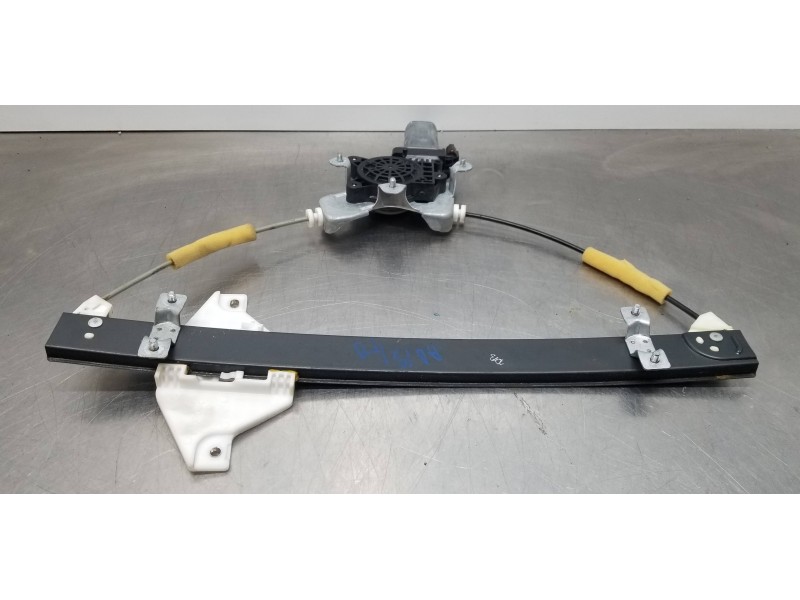 Recambio de elevalunas trasero derecho para ssangyong rodius xdi referencia OEM IAM 7334021001 8810021014 