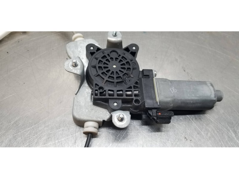 Recambio de elevalunas trasero derecho para ssangyong rodius xdi referencia OEM IAM 7334021001 8810021014 