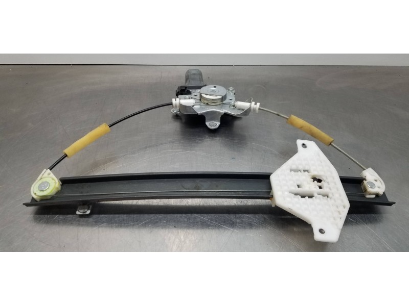 Recambio de elevalunas trasero derecho para ssangyong rodius xdi referencia OEM IAM 7334021001 8810021014 