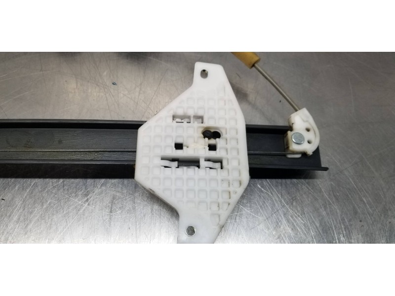 Recambio de elevalunas trasero derecho para ssangyong rodius xdi referencia OEM IAM 7334021001 8810021014 