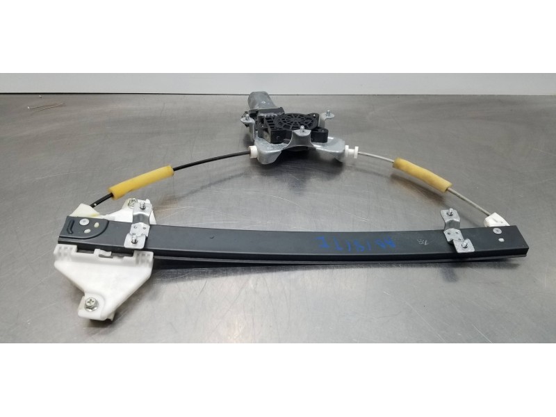 Recambio de elevalunas trasero izquierdo para ssangyong rodius xdi referencia OEM IAM 7333021001 8810021004 