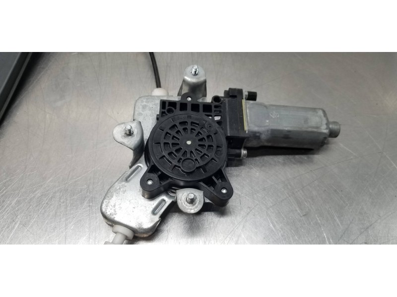 Recambio de elevalunas trasero izquierdo para ssangyong rodius xdi referencia OEM IAM 7333021001 8810021004 