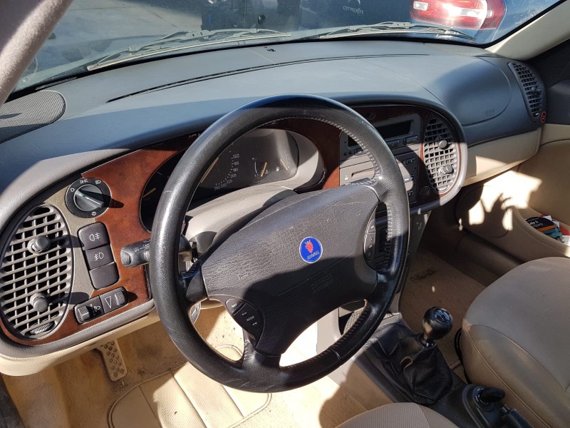 saab 9-3 berlina del año 2002