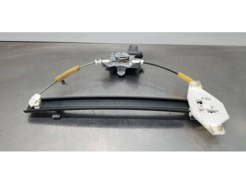 Recambio de elevalunas trasero izquierdo para ssangyong rodius xdi referencia OEM IAM 7333021001 8810021004 