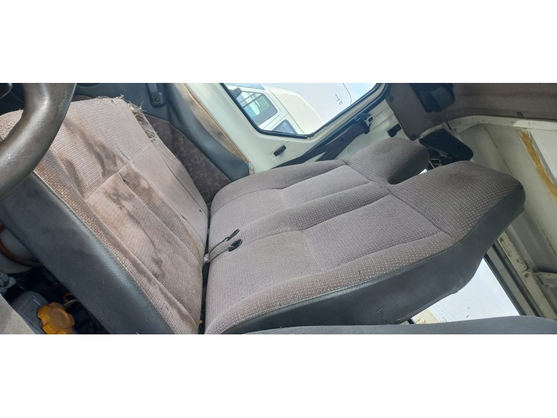 nissan trade 100 del año 1999