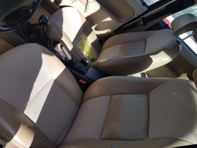 saab 9-3 berlina del año 2002