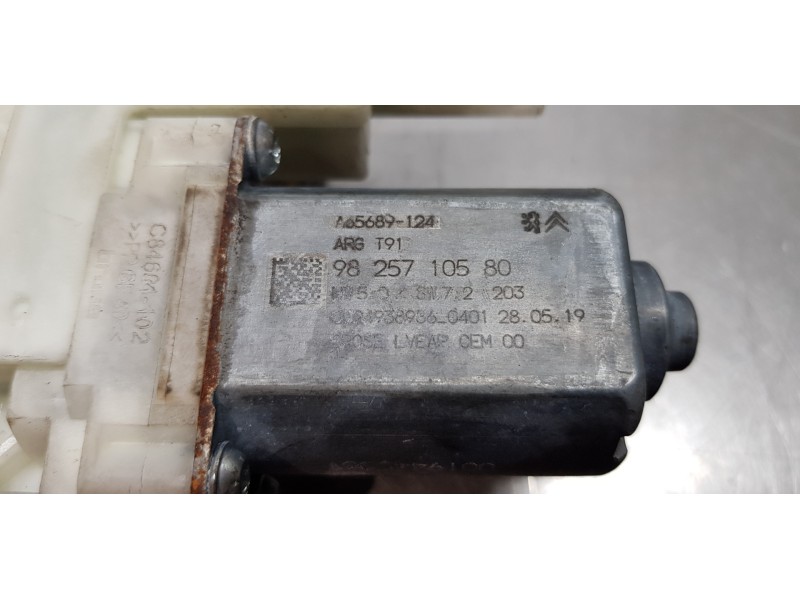 Recambio de elevalunas trasero izquierdo para peugeot 308 sw allure referencia OEM IAM 9800273480  