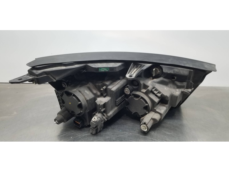 Recambio de faro izquierdo para ssangyong rodius xdi referencia OEM IAM 8310121620  