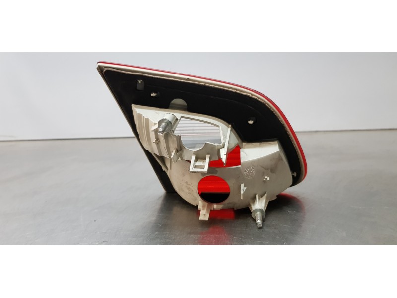 Recambio de piloto trasero derecho interior para skoda suberb (3t4) elegance referencia OEM IAM 3T5945094  