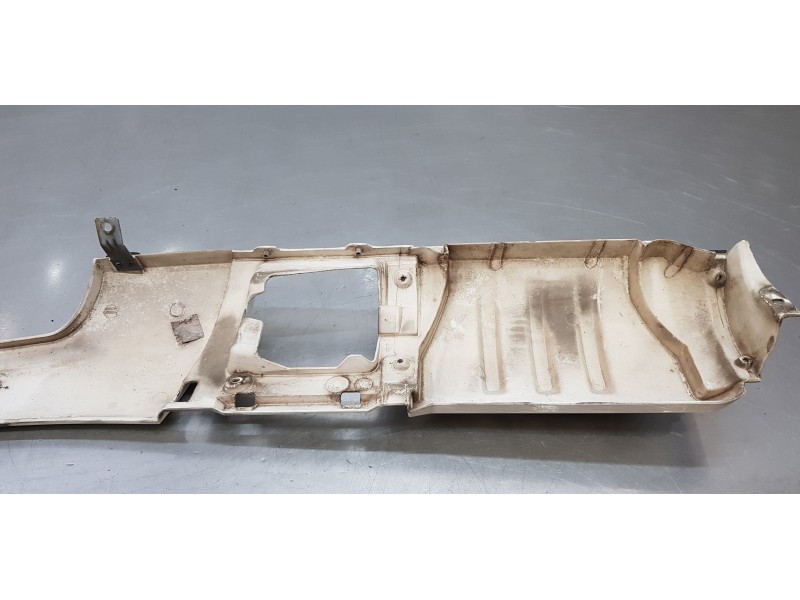 Recambio de aleta delantera izquierda para nissan atleon tk356 referencia OEM IAM   