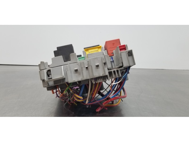 Recambio de caja reles / fusibles para fiat doblo ii cargo (263) furgón basis maxi referencia OEM IAM 51867698   Recambio de caja reles / fusibles para fiat doblo ii cargo (263) furgón basis maxi referencia OEM IAM 51867698