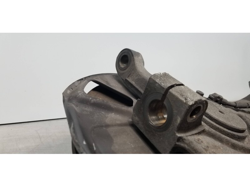 Recambio de mangueta delantera izquierda para ssangyong rodius xdi referencia OEM IAM 4121021200  