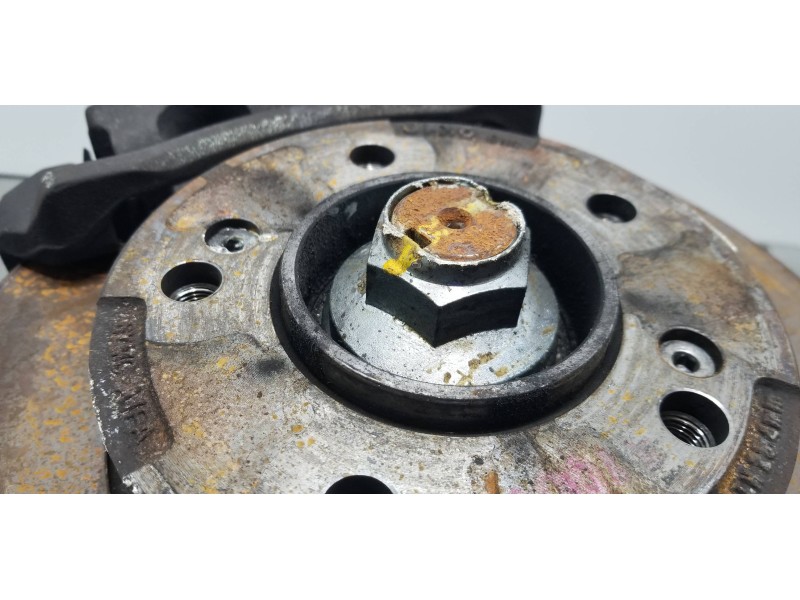 Recambio de mangueta delantera izquierda para ssangyong rodius xdi referencia OEM IAM 4121021200  