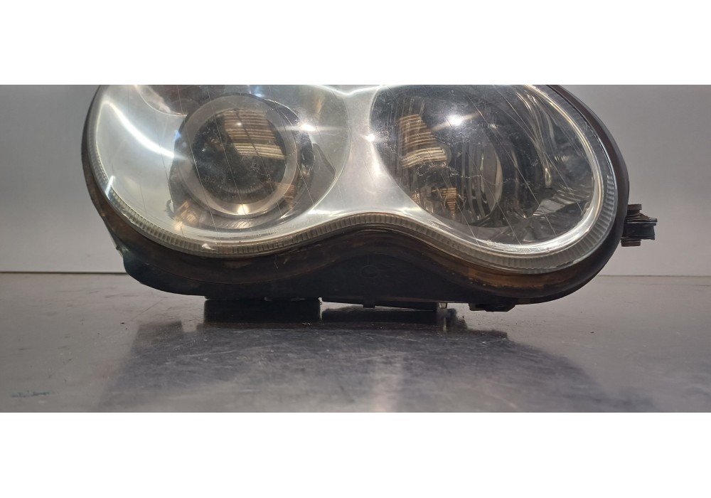 Recambio de faro derecho para mercedes clase c (w203) berlina 230 compressor (203.040) referencia OEM IAM A2038201859  