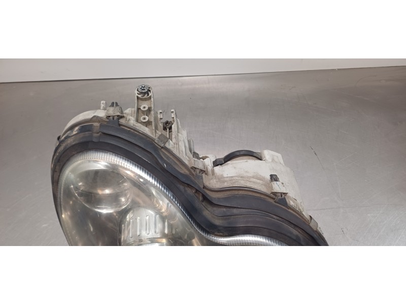 Recambio de faro derecho para mercedes clase c (w203) berlina 230 compressor (203.040) referencia OEM IAM A2038201859  