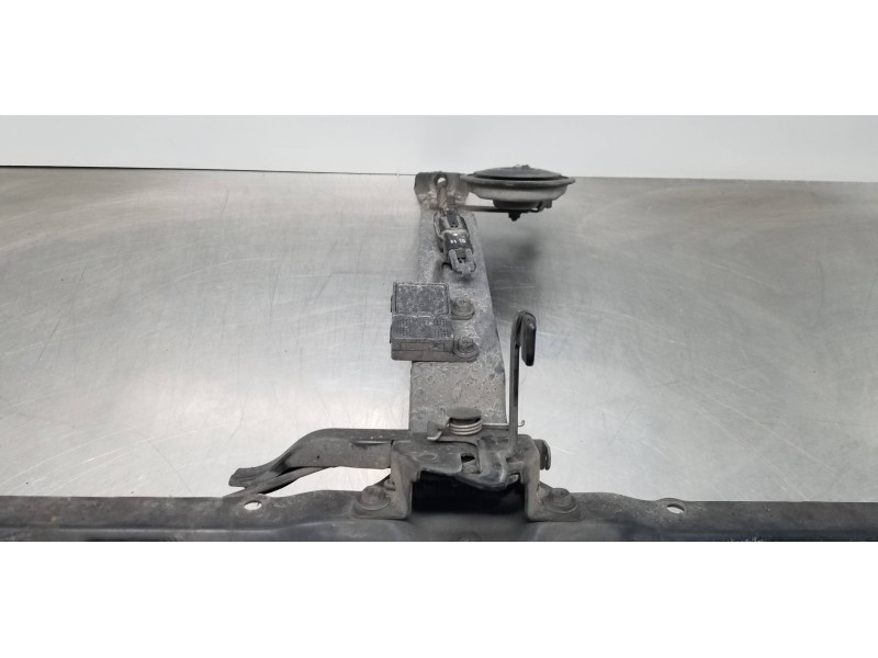 Recambio de panel frontal para ssangyong rodius xdi referencia OEM IAM 5713021500  