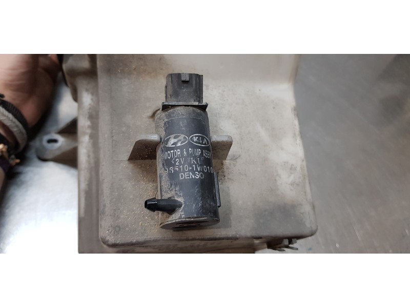 Recambio de deposito limpia para hyundai i40 premium referencia OEM IAM 986103Z001  