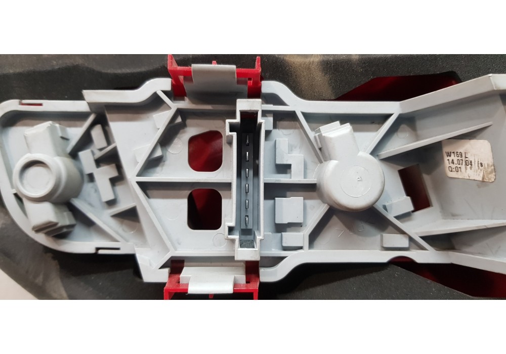 Recambio de piloto trasero izquierdo para mercedes clase a (w169) a 150 (169.031) referencia OEM IAM A1698200364  