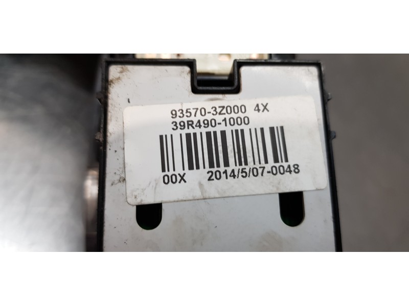 Recambio de mando elevalunas delantero izquierdo para hyundai i40 premium referencia OEM IAM 935703Z000  