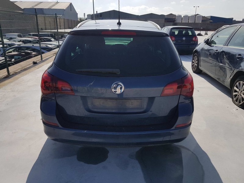 opel astra j lim. del año 2011