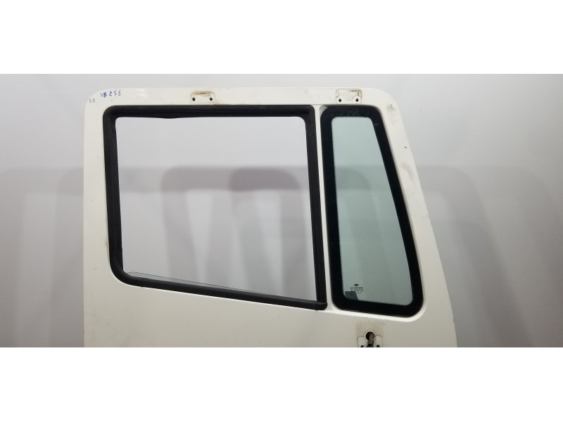 Recambio de puerta delantera derecha para nissan atleon tk356 referencia OEM IAM   