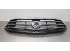 Recambio de rejilla delantera para ssangyong rodius xdi referencia OEM IAM 7941021610 7941121600 7942221600