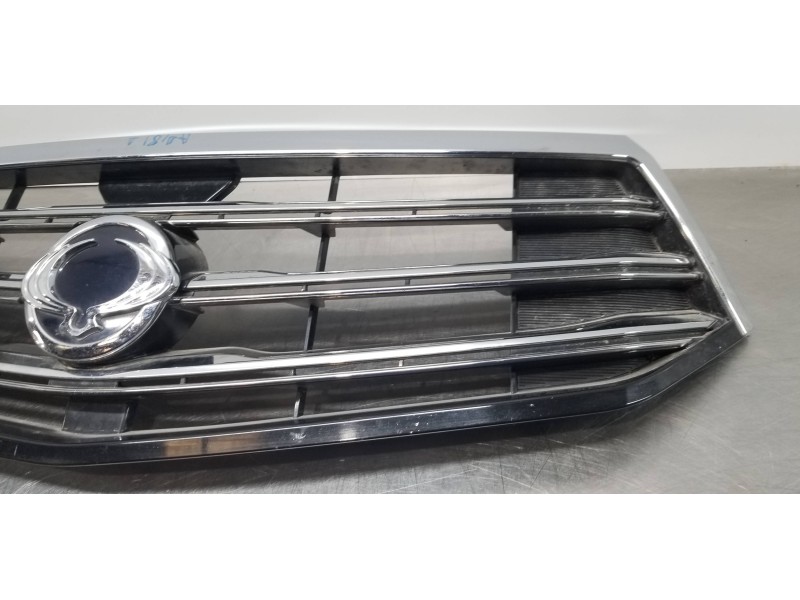 Recambio de rejilla delantera para ssangyong rodius xdi referencia OEM IAM 7941021610 7941121600 7942221600