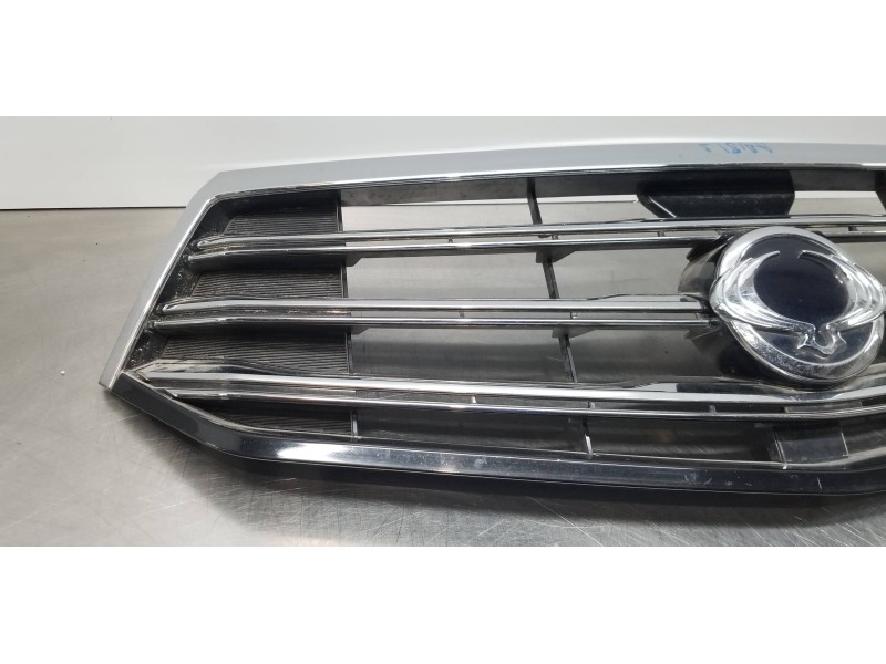 Recambio de rejilla delantera para ssangyong rodius xdi referencia OEM IAM 7941021610 7941121600 7942221600