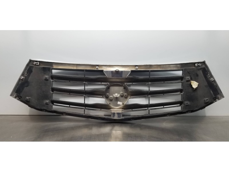Recambio de rejilla delantera para ssangyong rodius xdi referencia OEM IAM 7941021610 7941121600 7942221600