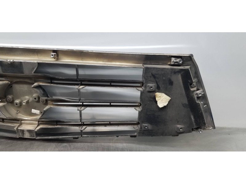 Recambio de rejilla delantera para ssangyong rodius xdi referencia OEM IAM 7941021610 7941121600 7942221600