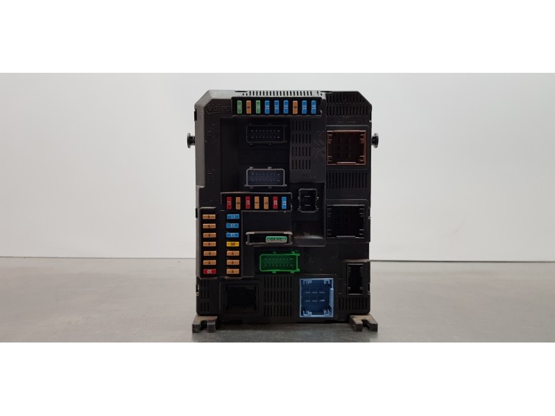 Recambio de caja reles / fusibles para citroen c-elysée exclusive referencia OEM IAM 9819849680   Recambio de caja reles / fusibles para citroen c-elysée exclusive referencia OEM IAM 9819849680