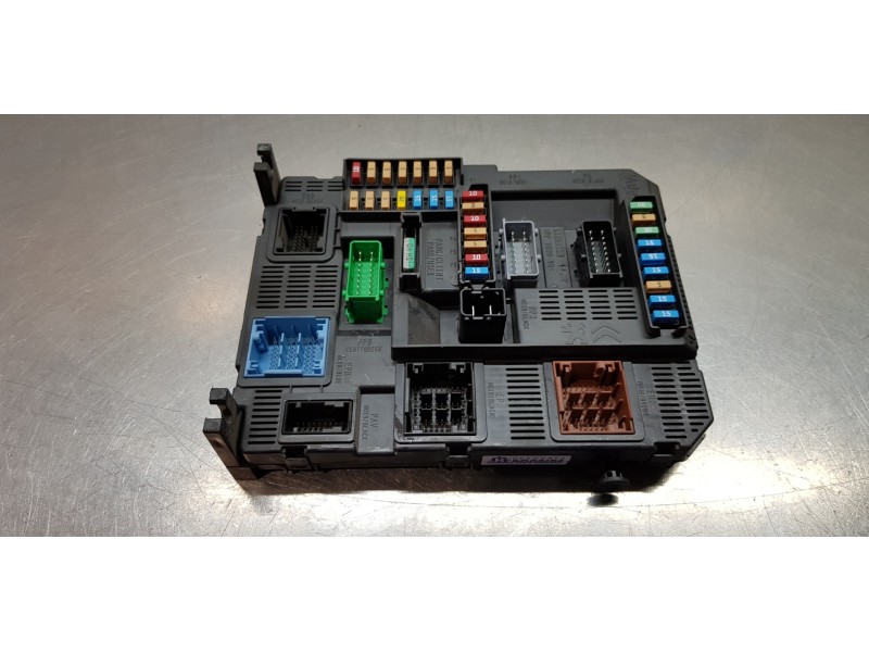 Recambio de caja reles / fusibles para citroen c-elysée exclusive referencia OEM IAM 9819849680   Recambio de caja reles / fusibles para citroen c-elysée exclusive referencia OEM IAM 9819849680