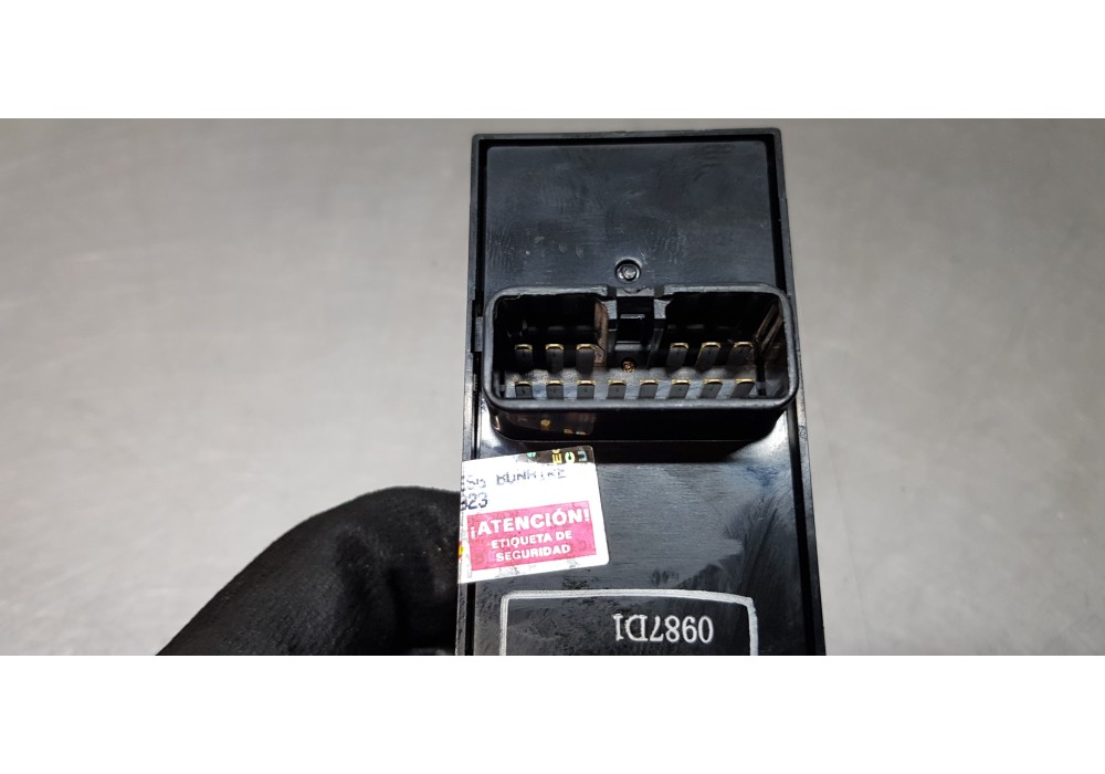 Recambio de mando elevalunas delantero izquierdo para mitsubishi outlander (cw0) 2.0 di-d invite referencia OEM IAM 8608A060  