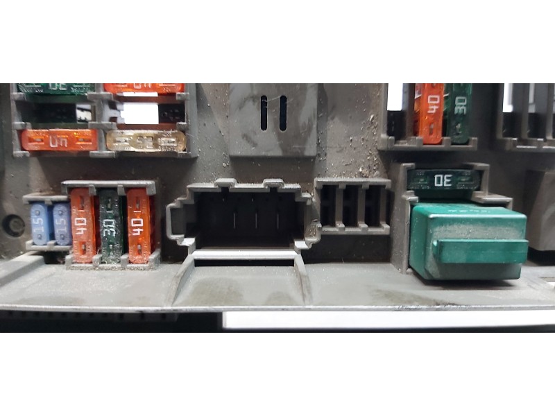 Recambio de caja reles / fusibles para bmw x5 (e70) xdrive35d referencia OEM IAM 693169003  