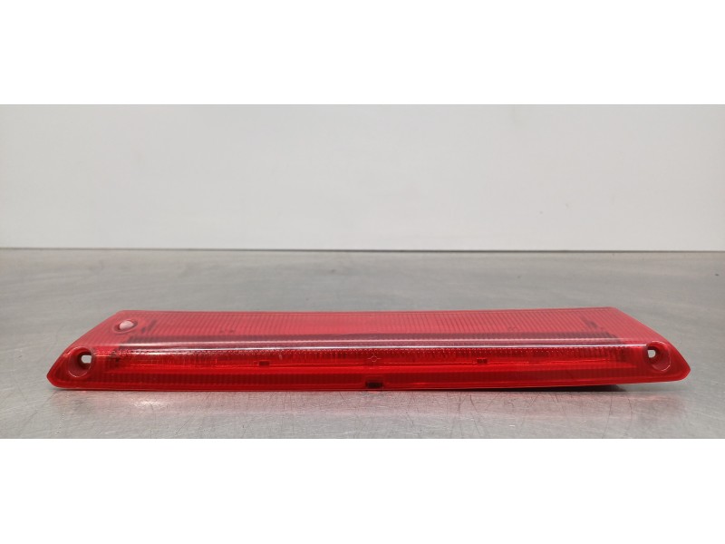 Recambio de luz central de freno para ford fiesta (cb1) trend referencia OEM IAM 2085739 8A6113A613AK  Recambio de luz central de freno para ford fiesta (cb1) trend referencia OEM IAM 2085739 8A6113A613AK