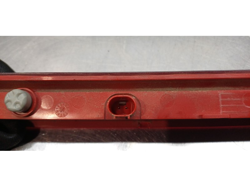 Recambio de luz central de freno para ford fiesta (cb1) trend referencia OEM IAM 2085739 8A6113A613AK  Recambio de luz central de freno para ford fiesta (cb1) trend referencia OEM IAM 2085739 8A6113A613AK