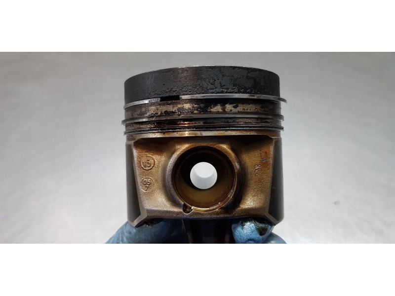 Recambio de piston para skoda octavia lim. (5e3) active referencia OEM IAM 04L107065AM001 03L105401A 