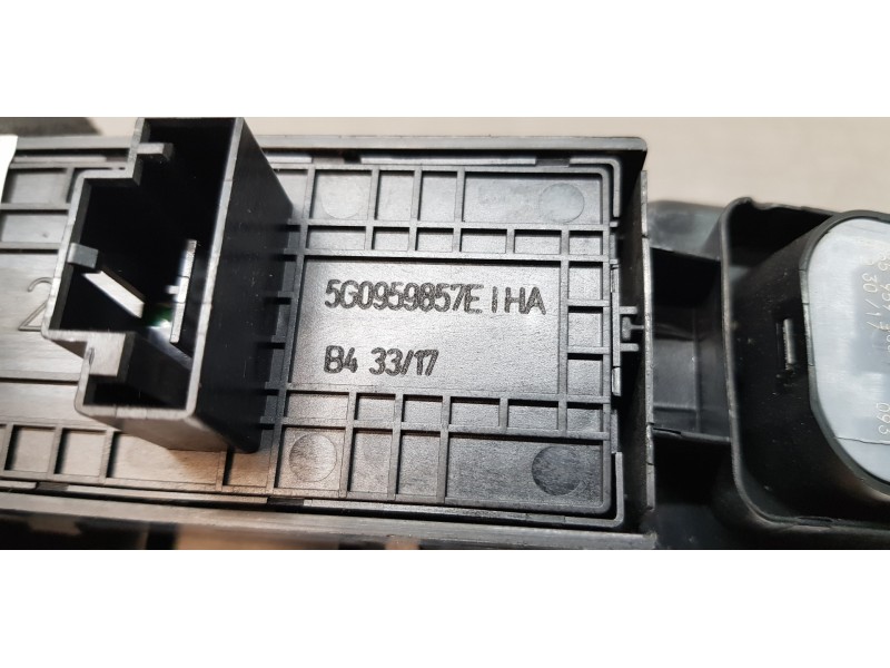 Recambio de mando elevalunas delantero izquierdo para skoda kodiaq style 4x4 referencia OEM IAM 5G0959857E  