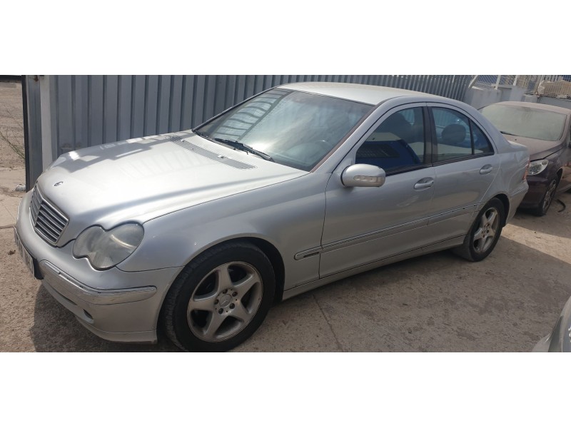 mercedes clase c (w203) berlina del año 2001