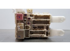 Recambio de caja reles / fusibles para toyota auris luna+ referencia OEM IAM 8273002150