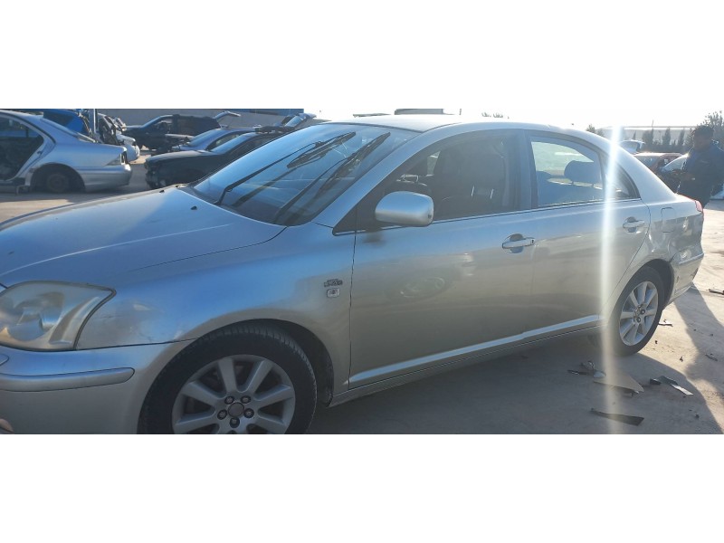 toyota avensis berlina (t25) del año 2004