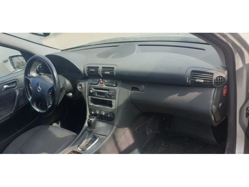mercedes clase c (w203) berlina del año 2001