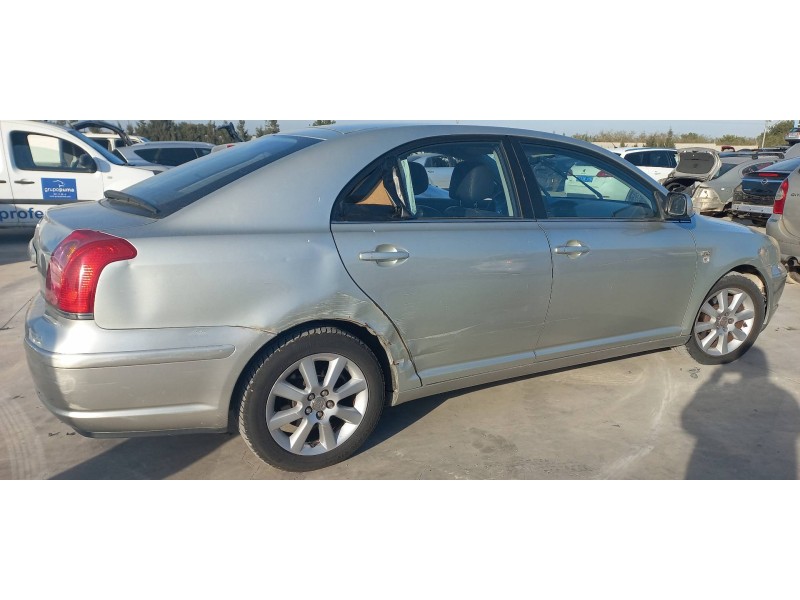 toyota avensis berlina (t25) del año 2004