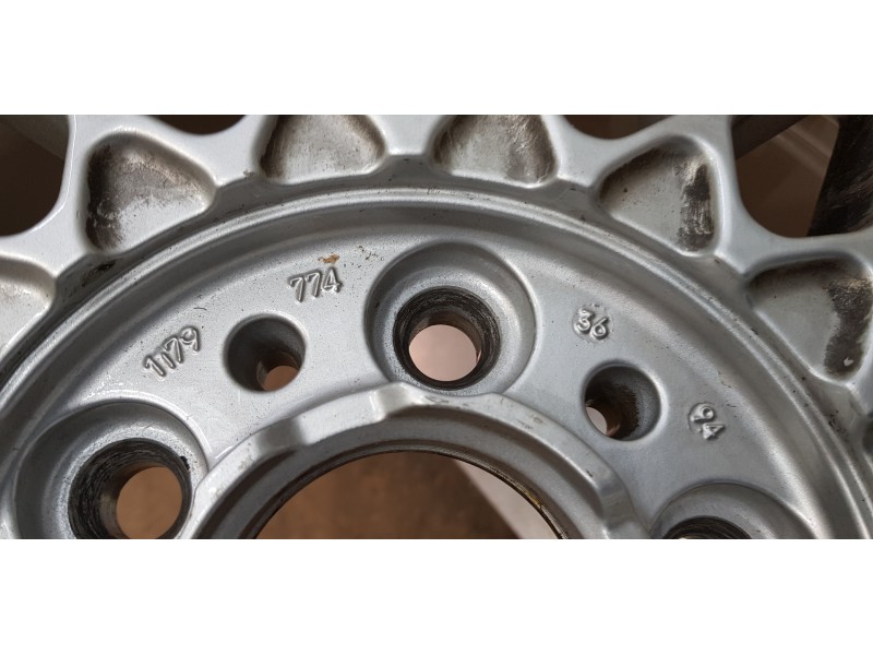 Recambio de neumatico repuesto para bmw serie 5 berlina (e34) 525tds referencia OEM IAM    Recambio de neumatico repuesto para bmw serie 5 berlina (e34) 525tds referencia OEM IAM