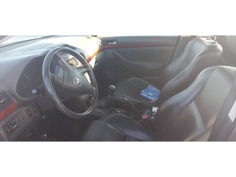 toyota avensis berlina (t25) del año 2004